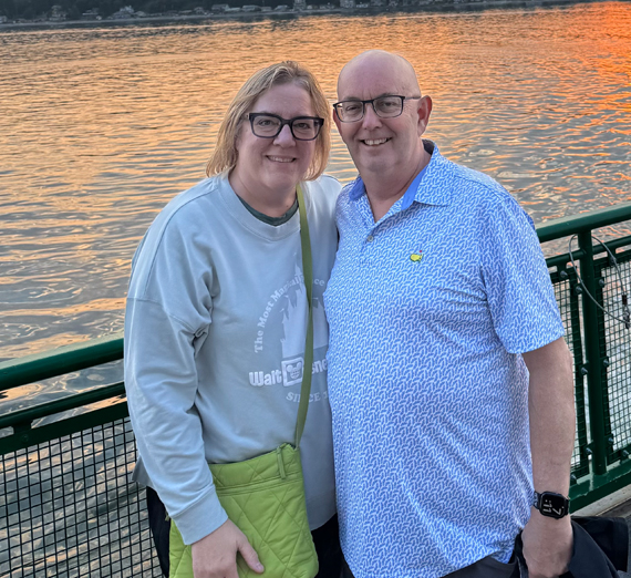 Señal del campus con el logotipo de Gonzaga y el texto Descubre tu propósito